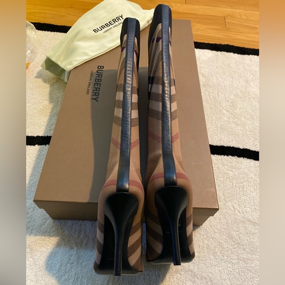 *NWT* Burberry Dolman Check Boots in Birch Brown Sz 36U/6B - Picture 4 of 6